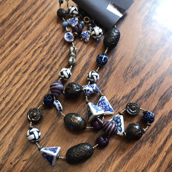 Gently worn THREE LADIES porcelain necklace with matching earrings - Picture 2 of 7